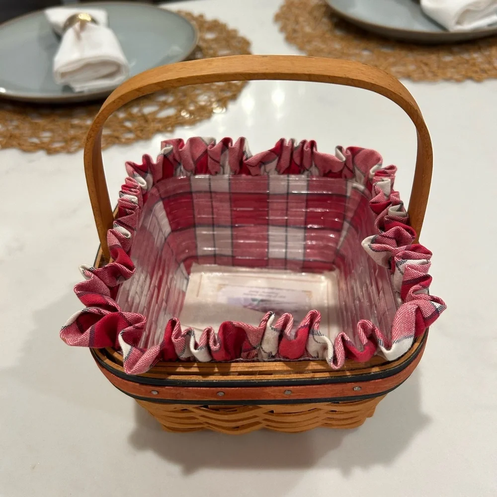 2001 Longaberger All-American Collection Strawberry Basket